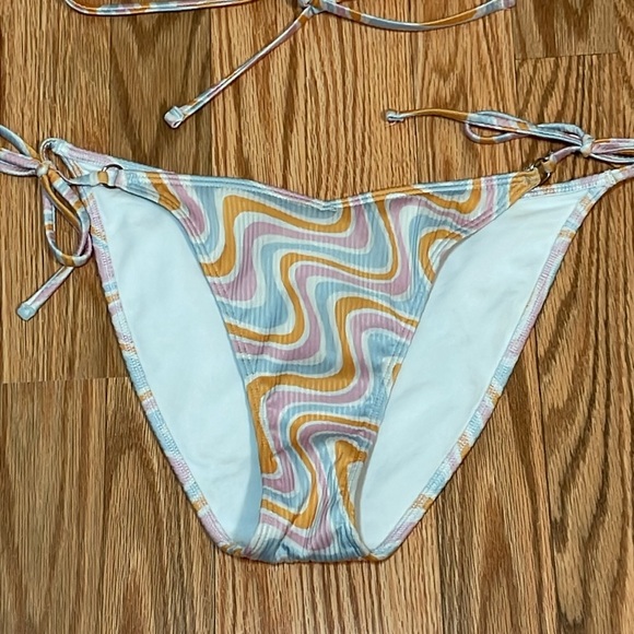 Hollister 2 piece Triangle Bikini set, S, M - Picture 2 of 8